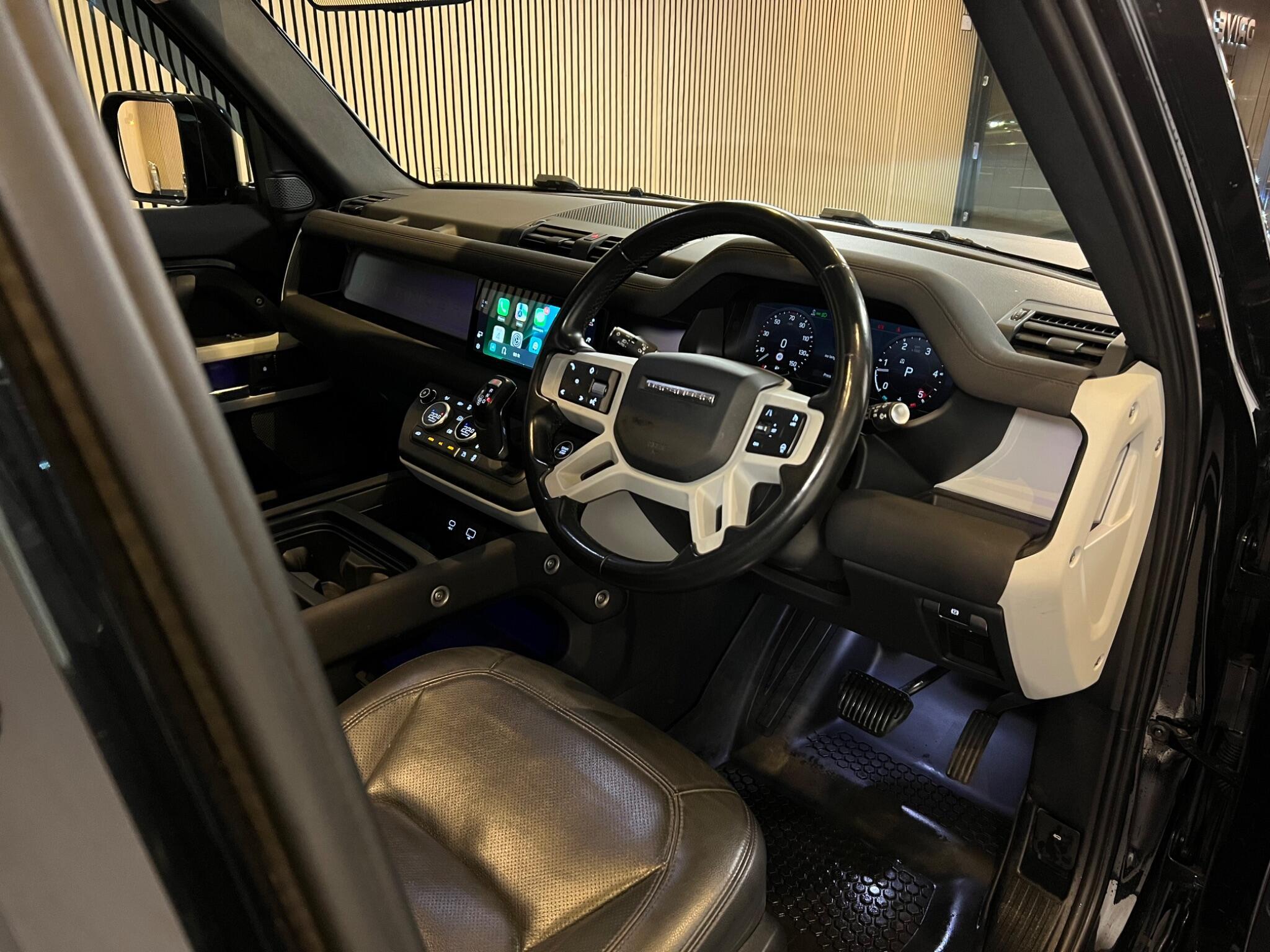 Land Rover Defender 110